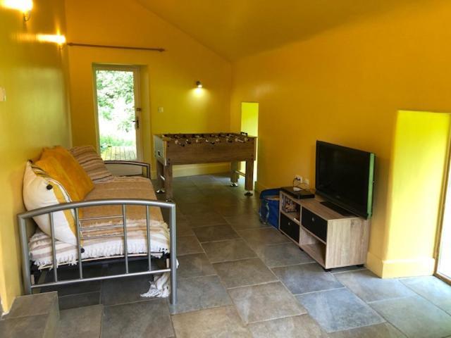 Merveilleux Cottage Dans Parc De 7,5 Hectares Saint-Nicolas-du-Pelem Bagian luar foto
