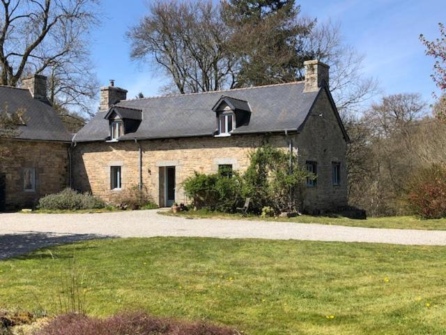 Merveilleux Cottage Dans Parc De 7,5 Hectares Saint-Nicolas-du-Pelem Bagian luar foto